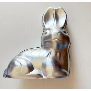 Wilton Vintage 1974 Easter Bunny Rabbit Aluminum Cake Pan